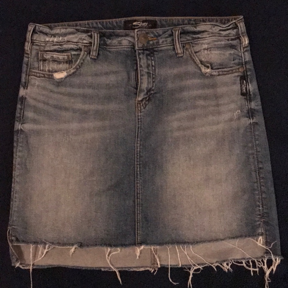 Silver Jeans size W8 “Francy” jean skirt